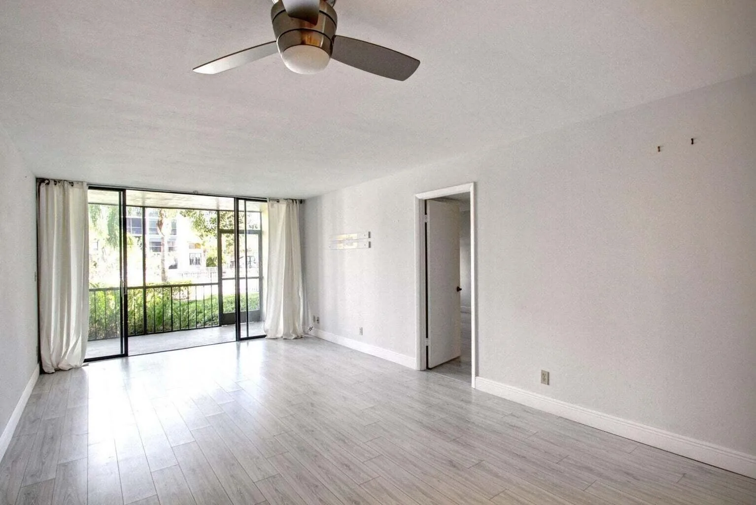 11 ROYAL PALM Way # 1040, Boca Raton, FL 33432 photo 2