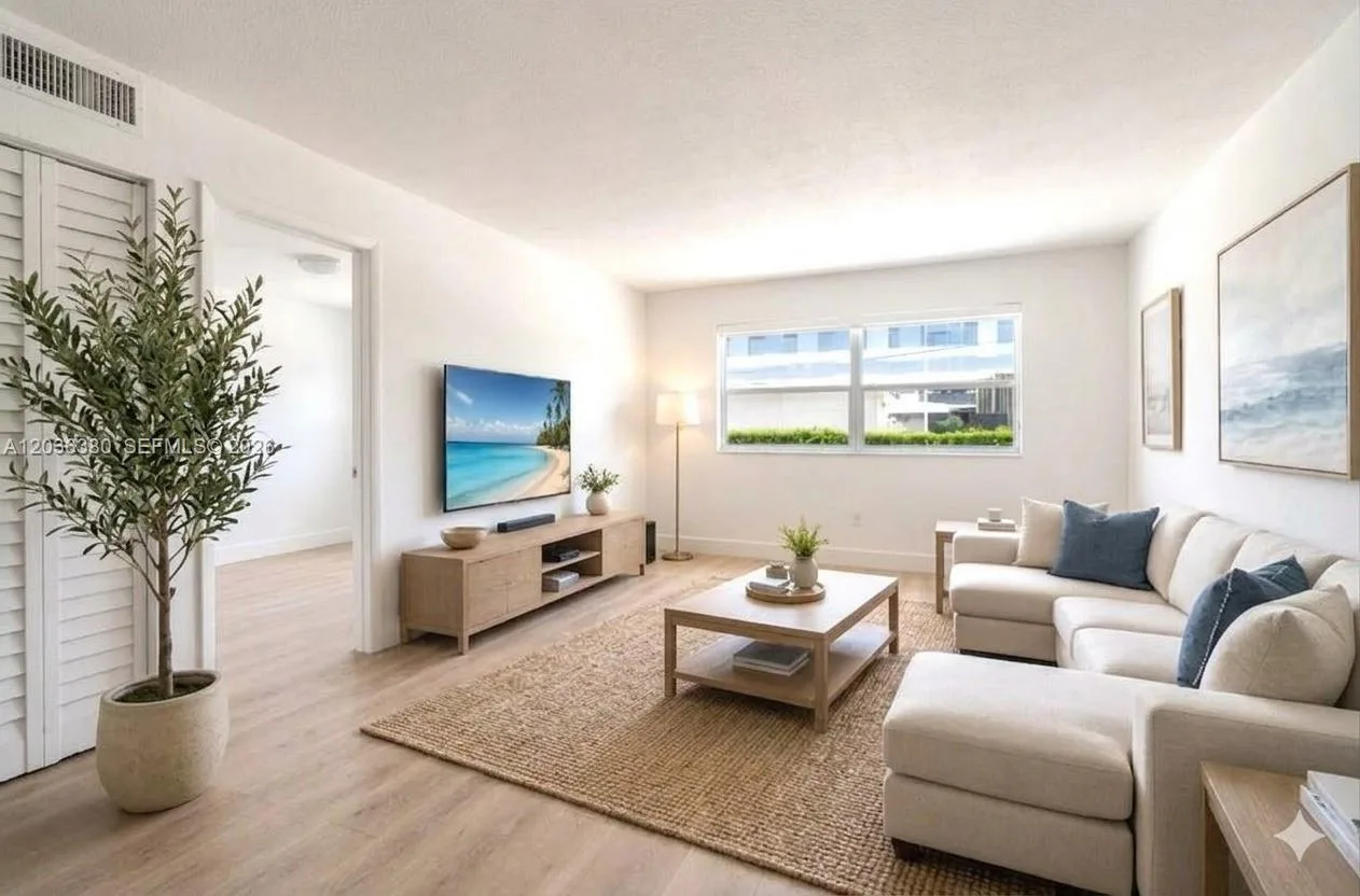 444 SW 4th St # 204, Miami, FL 33130 photo 2