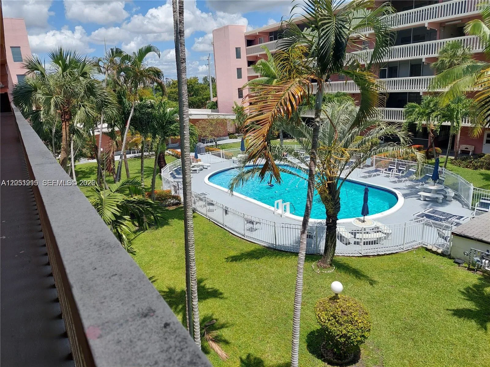 180 12 # 15c, Hallandale Beach, FL 33009