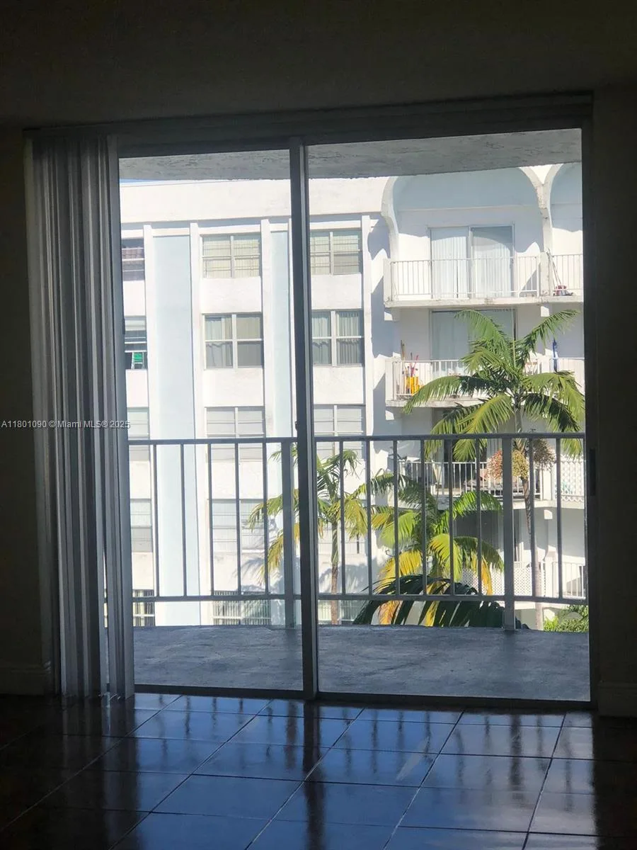 492 NW 165th St Rd # C514, Miami, FL 33169 photo 3