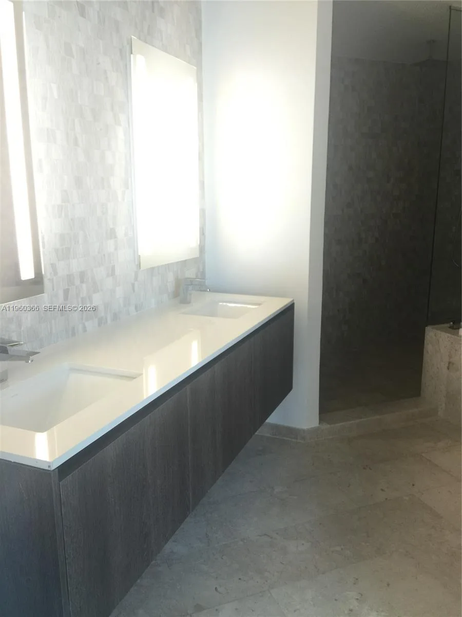 68 SE 6th St # 3412, Miami, FL 33131 photo 12