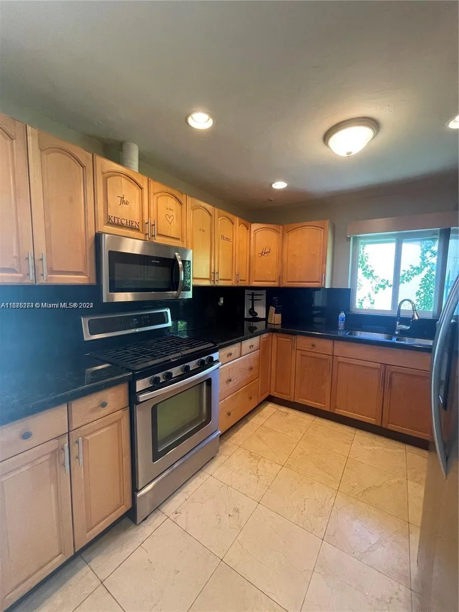 1531 Moffett St, Hollywood, FL 33020 photo 2