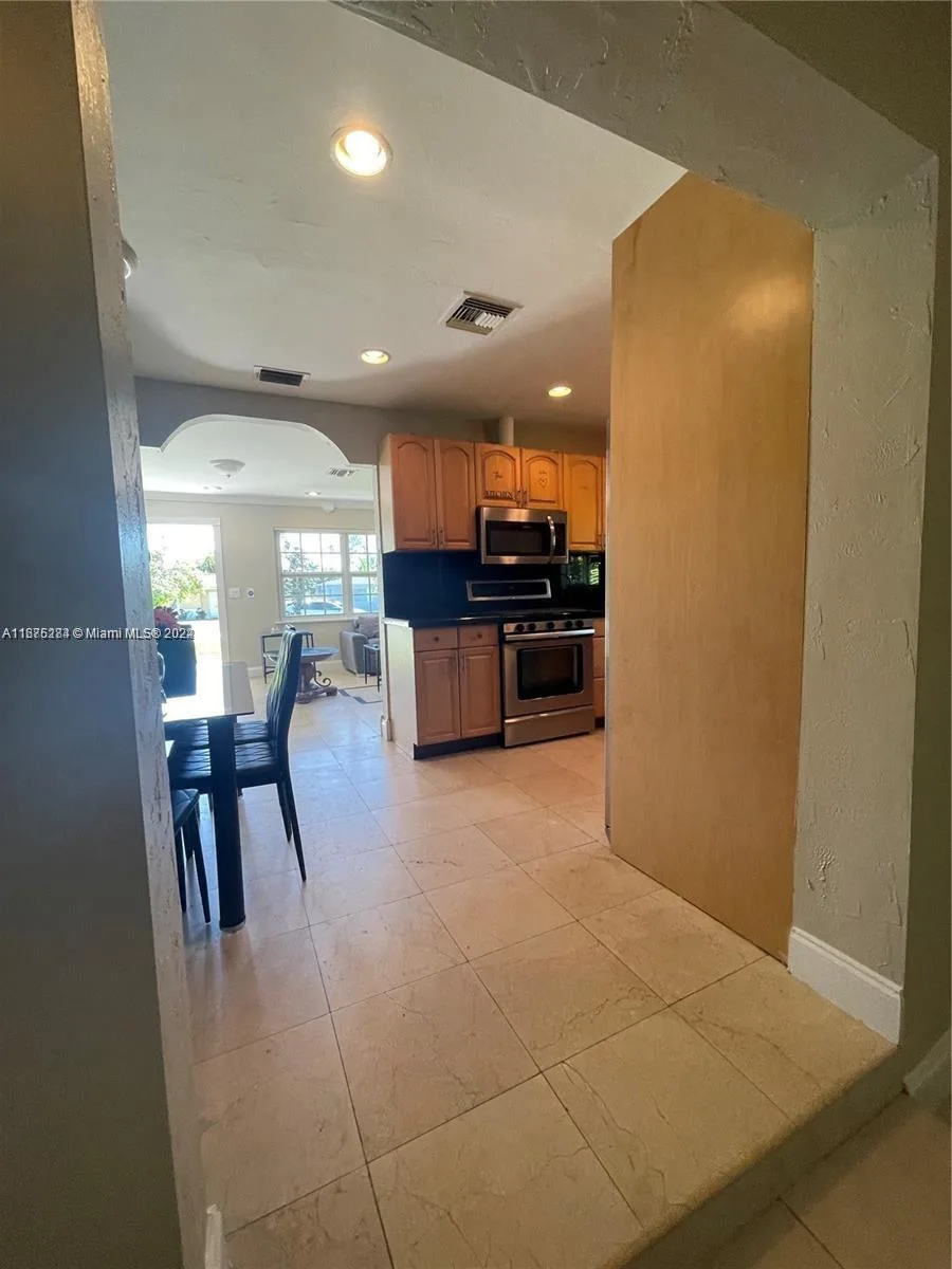 1531 Moffett St, Hollywood, FL 33020 photo 4