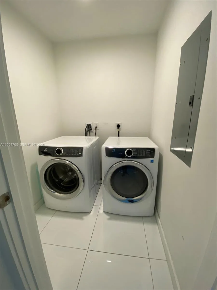 851 NE 1st Ave # 1508, Miami, FL 33132 photo 11