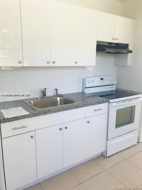 752 NW 3rd Ct, Hallandale Beach, FL 33009 photo 10