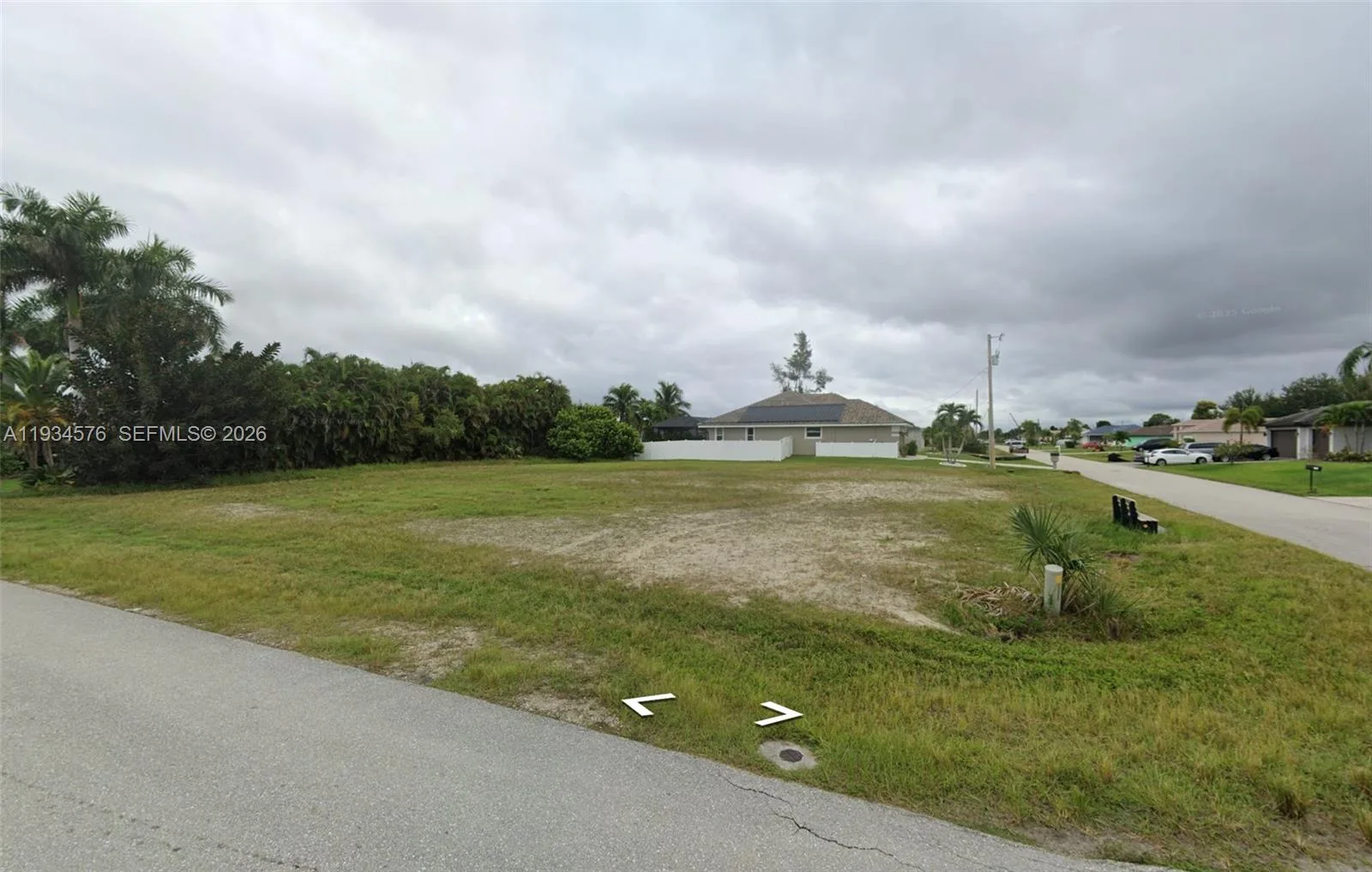 1517 SW 4th Place, Cape Coral, FL 33991 photo 2
