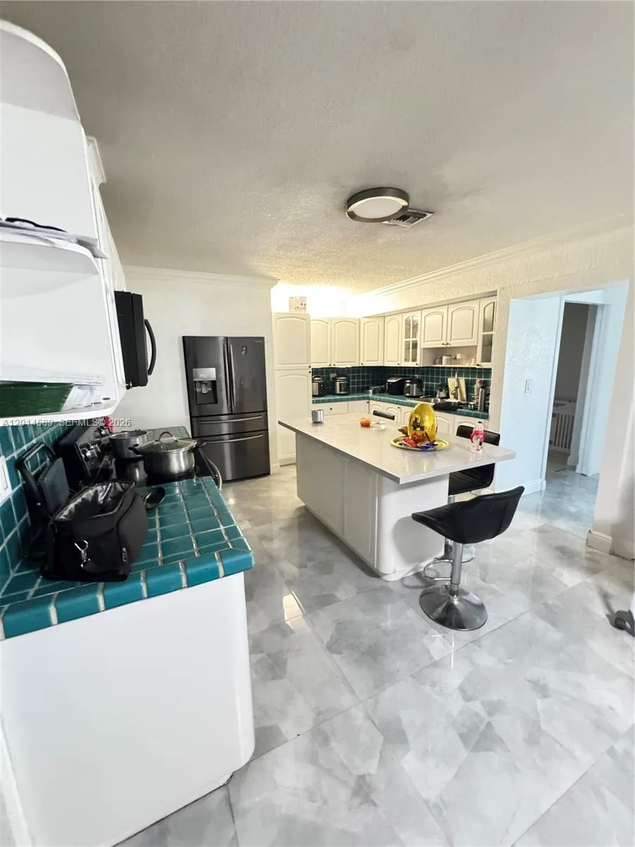 1314 W 77th St, Hialeah, FL 33014 photo 2