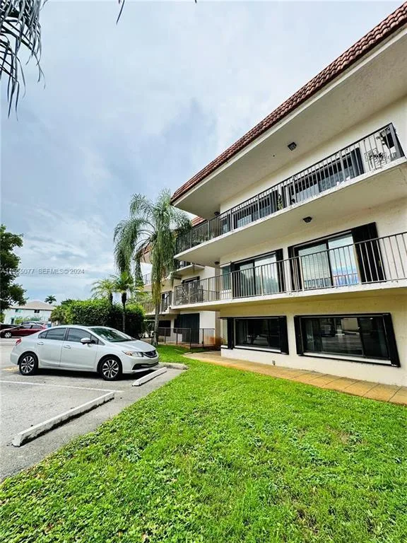 4730 SW 62nd Way # 104, Davie, FL 33314