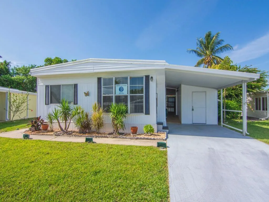 521 NE Sapphire Way, Jensen Beach, FL 34957