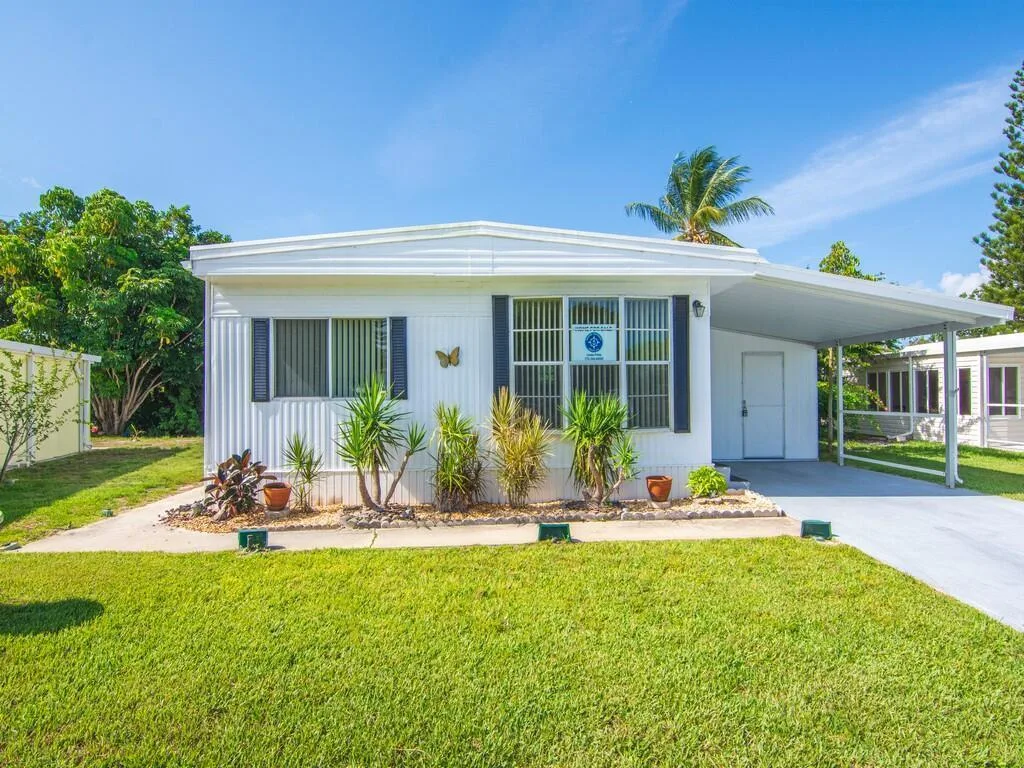 521 NE Sapphire Way, Jensen Beach, FL 34957 photo 2