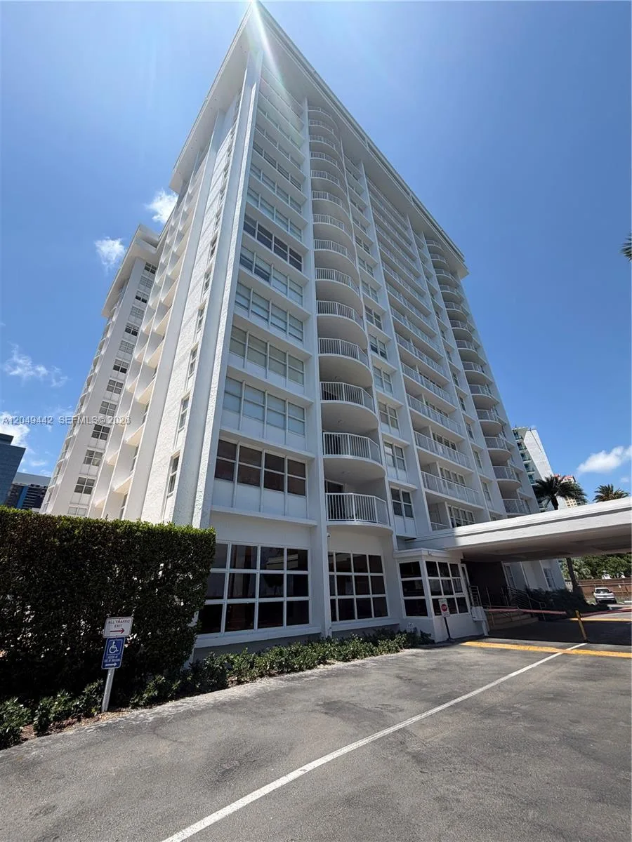 1420 Brickell Bay Dr # 1005C, Miami, FL 33131