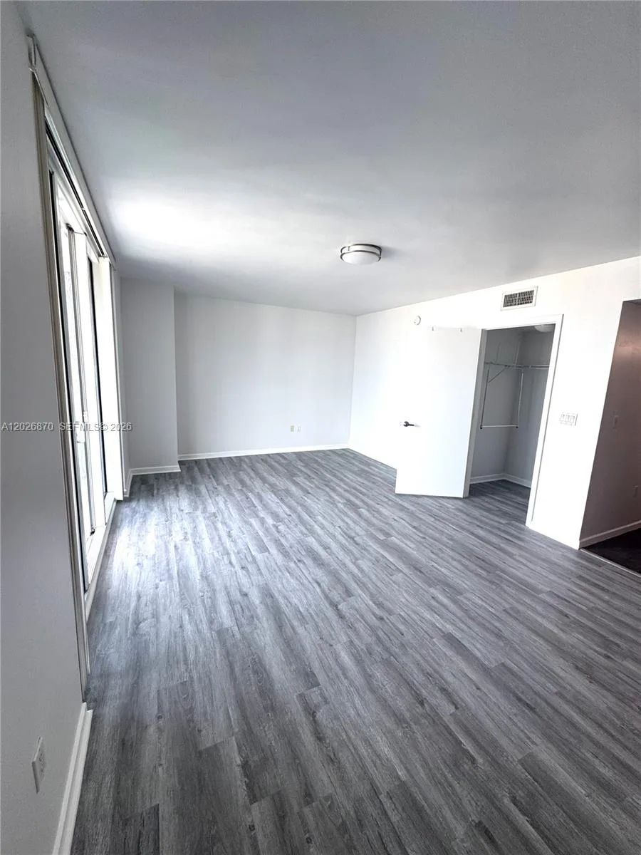 50 Biscayne Blvd # 3303, Miami, FL 33132