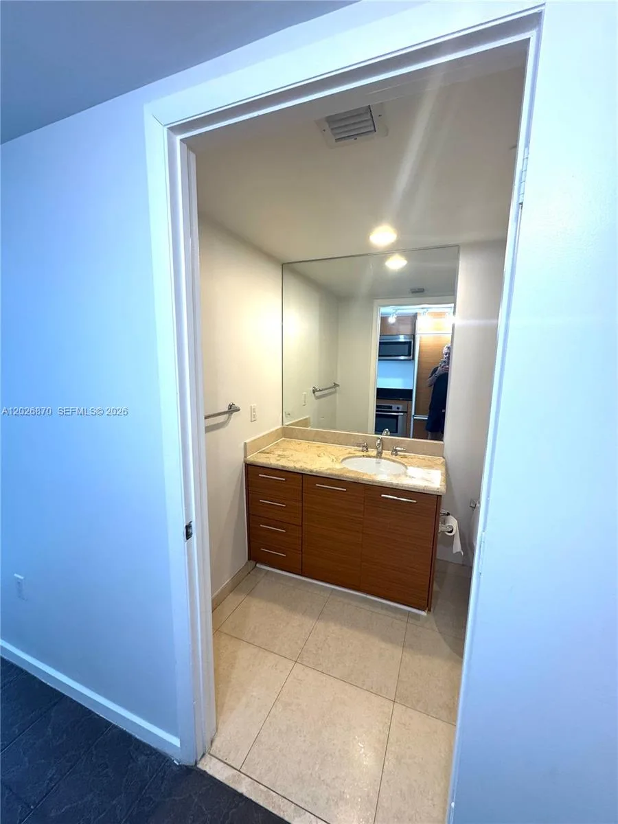 50 Biscayne Blvd # 3303, Miami, FL 33132 photo 12
