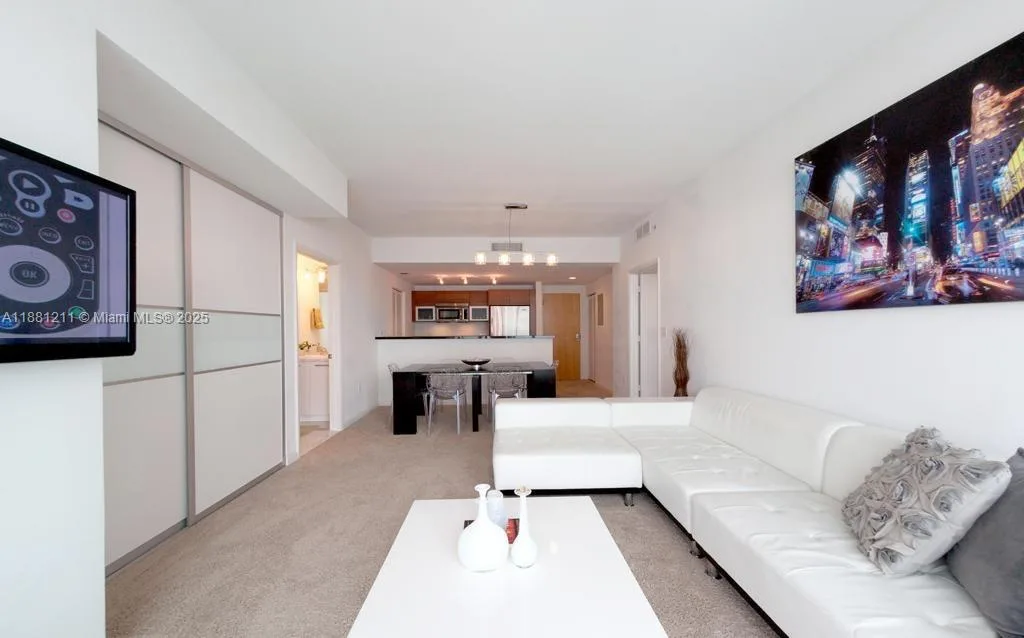 244 Biscayne Blvd # 1710, Miami, FL 33132