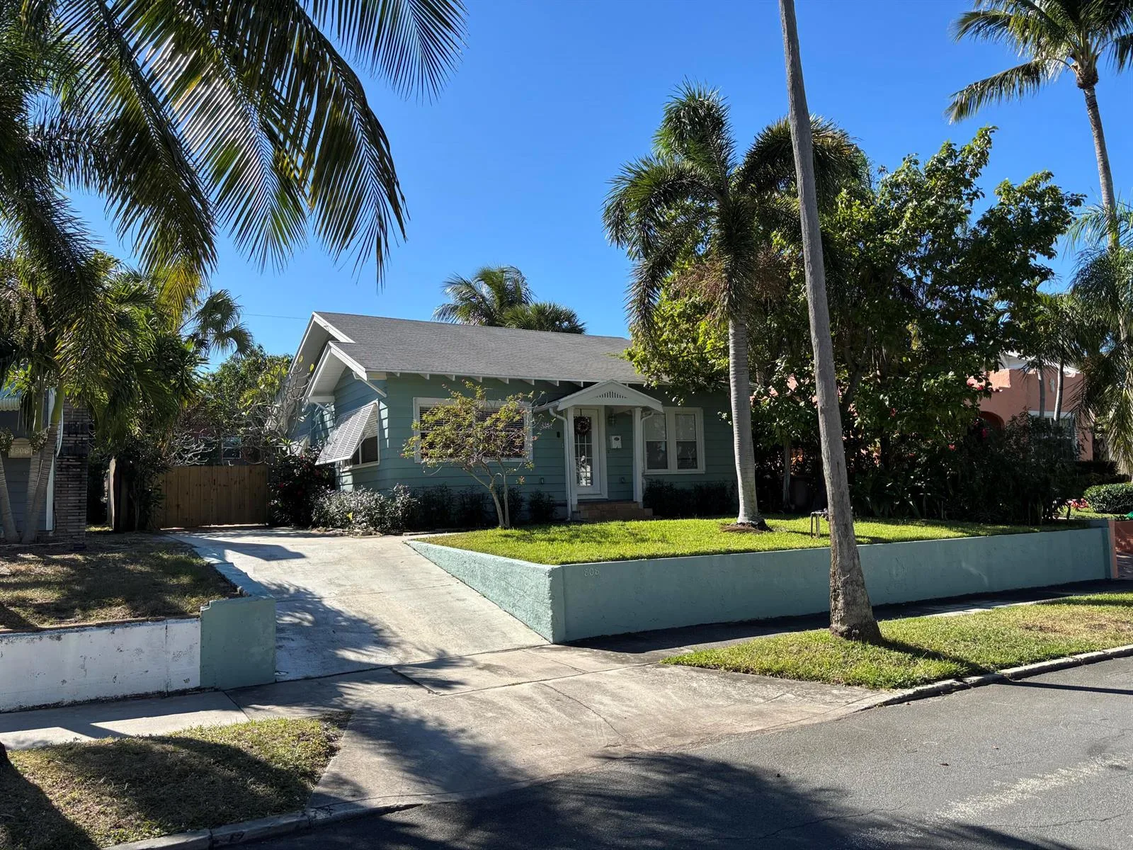 808 Kanuga Drive, West Palm Beach, FL 33401