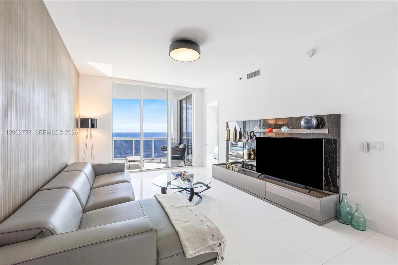 15811 Collins Ave # 1604, Sunny Isles Beach, FL 33160 photo 2