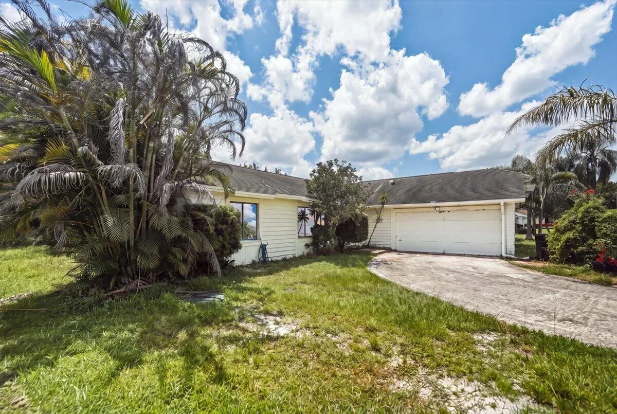 1646 SE HOLIDAY Road, Port St. Lucie, FL 34952 — zdjęcie 2