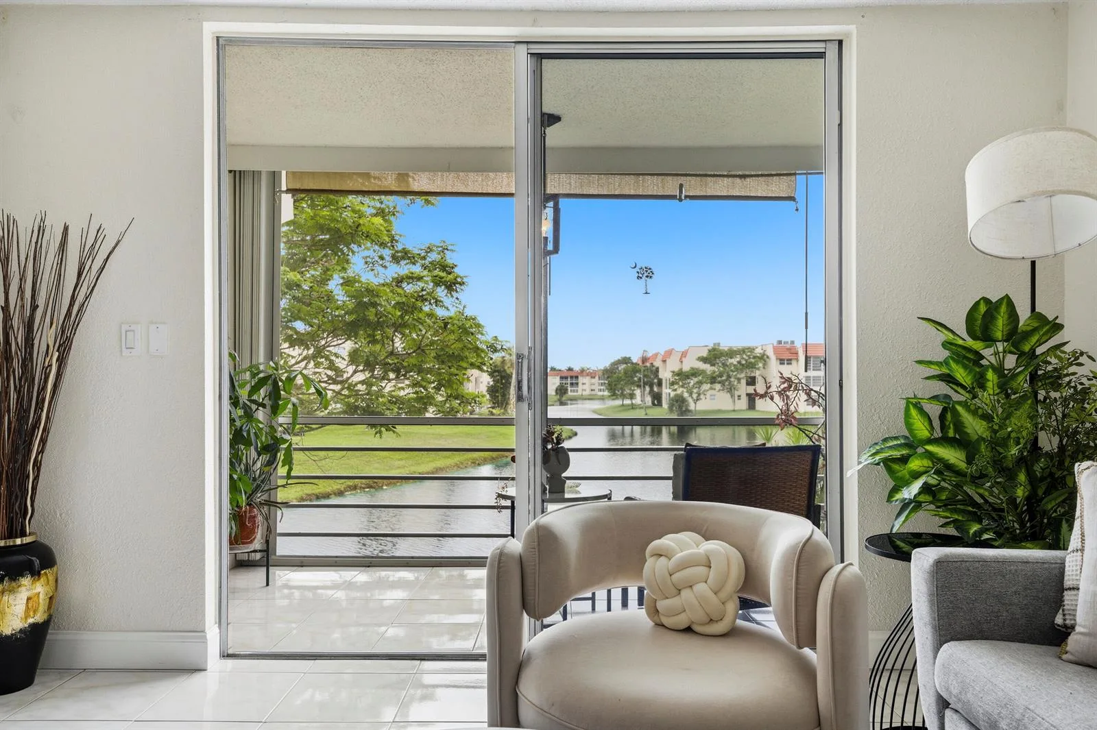 2900 Sunrise Lakes Drive W # 201, Sunrise, FL 33322