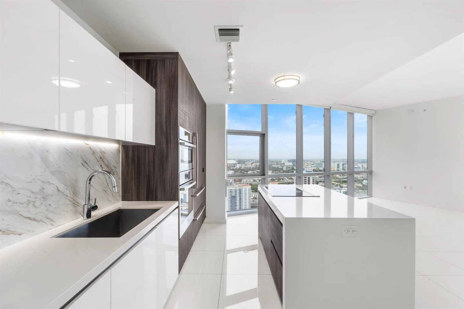 851 NE 1st Avenue # 3202, Miami, FL 33130 photo 2