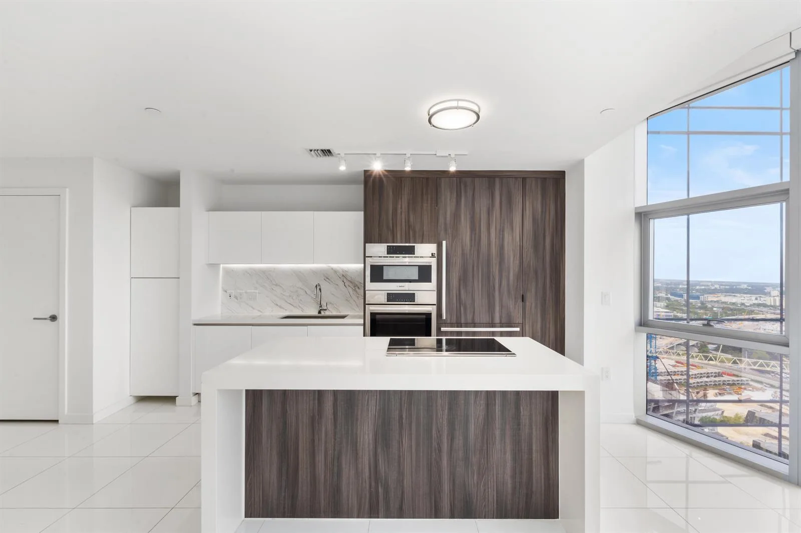 851 NE 1st Avenue # 3202, Miami, FL 33130 photo 3