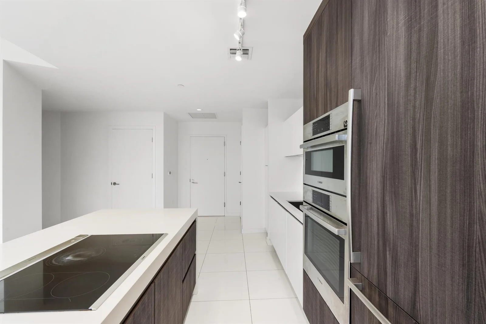 851 NE 1st Avenue # 3202, Miami, FL 33130 photo 4