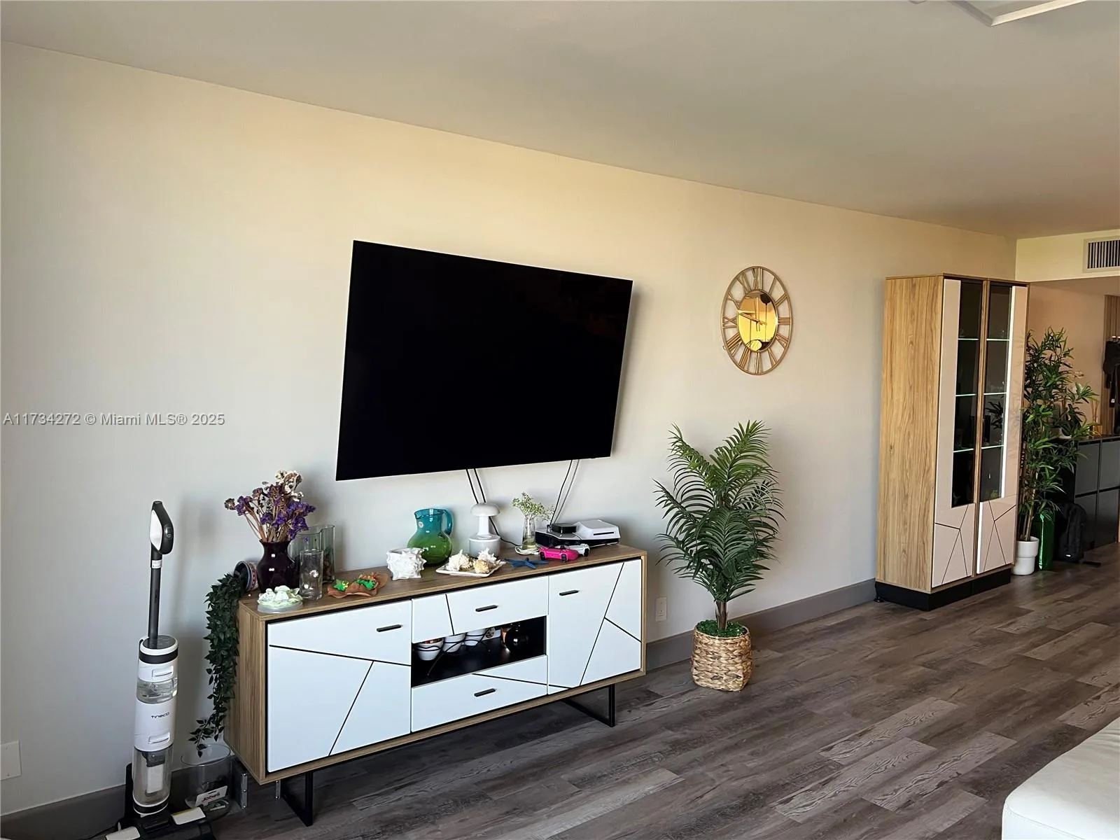 600 Three Islands Blvd # 504, Hallandale Beach, FL 33009 photo 5