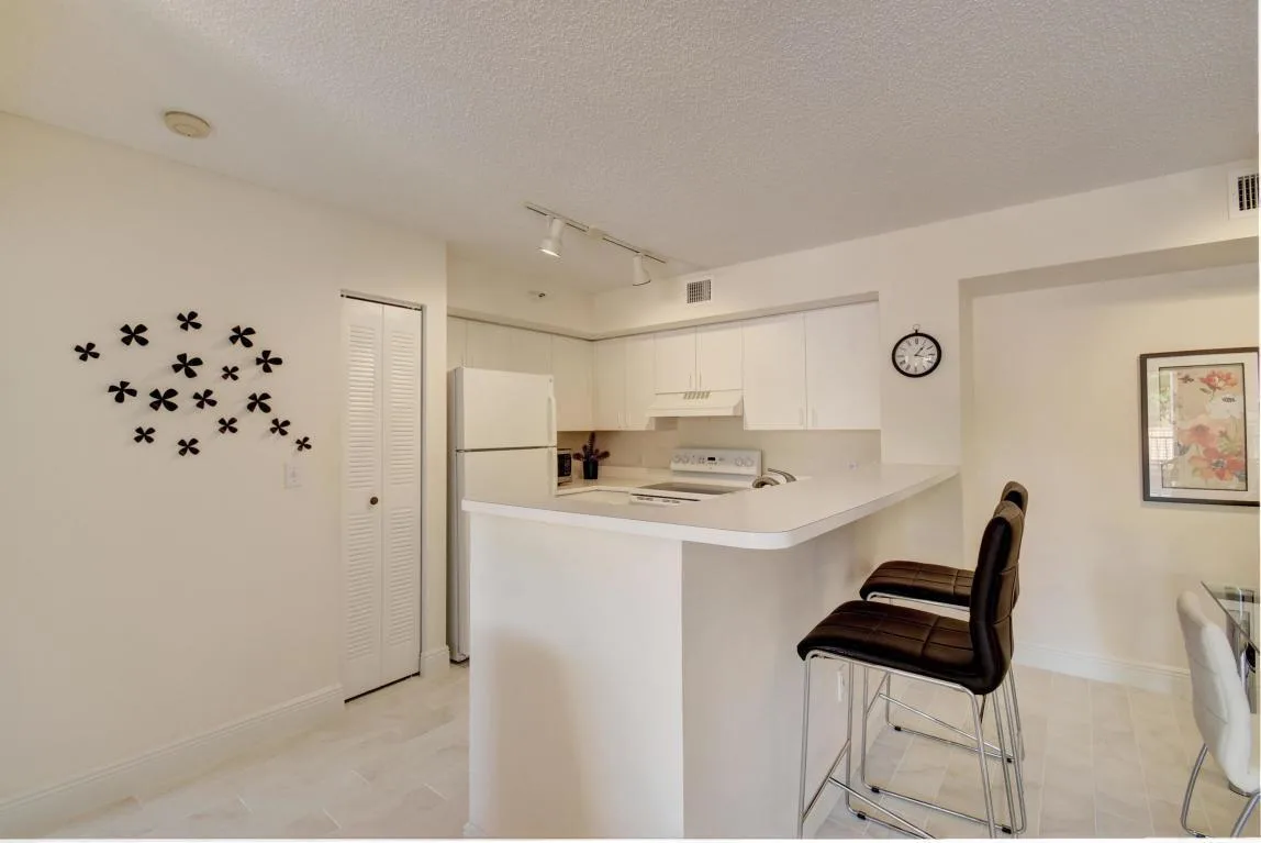135 Yacht Club Way # 207, Hypoluxo, FL 33462 photo 2