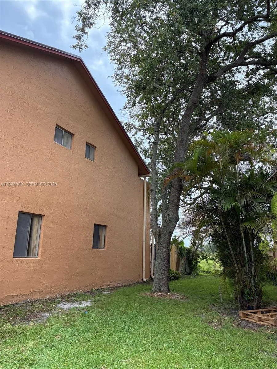 2828 NW 80th Ave, Sunrise, FL 33322