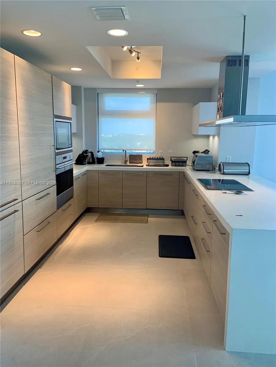 17301 Biscayne Blvd # 1602, North Miami Beach, FL 33160 photo 8