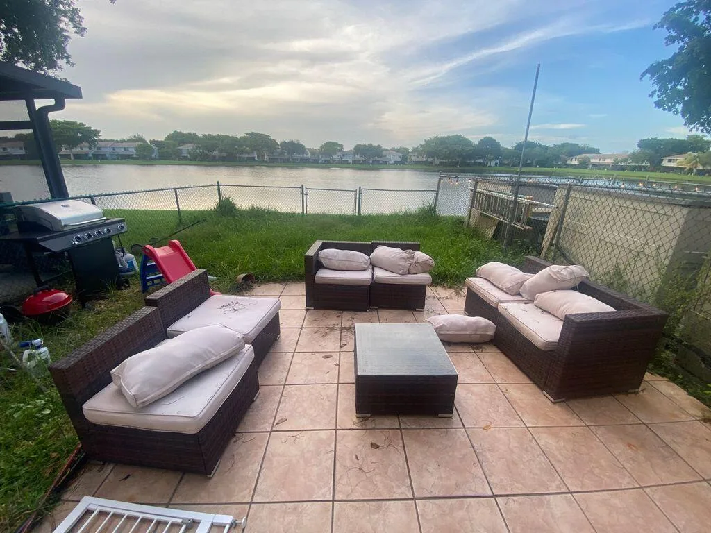 10473 NW 3RD Street, Pembroke Pines, FL 33026 photo 2