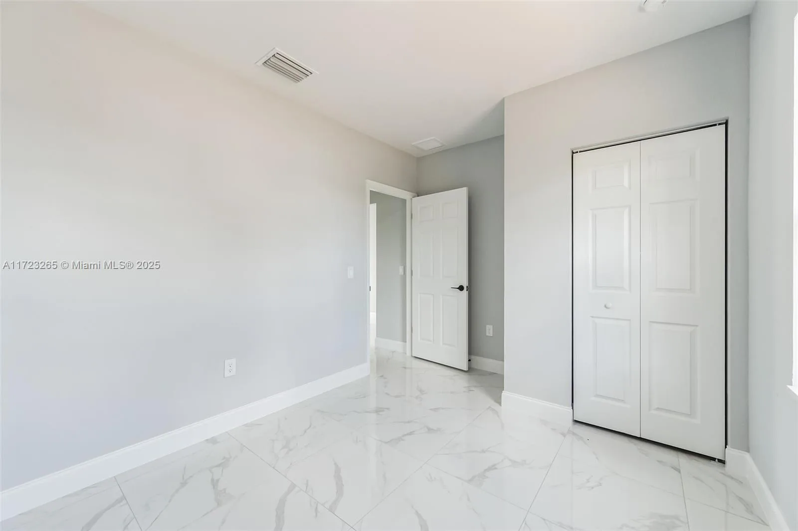 430 S NORWOOD Ave, Lehigh Acres, FL 33978 photo 2