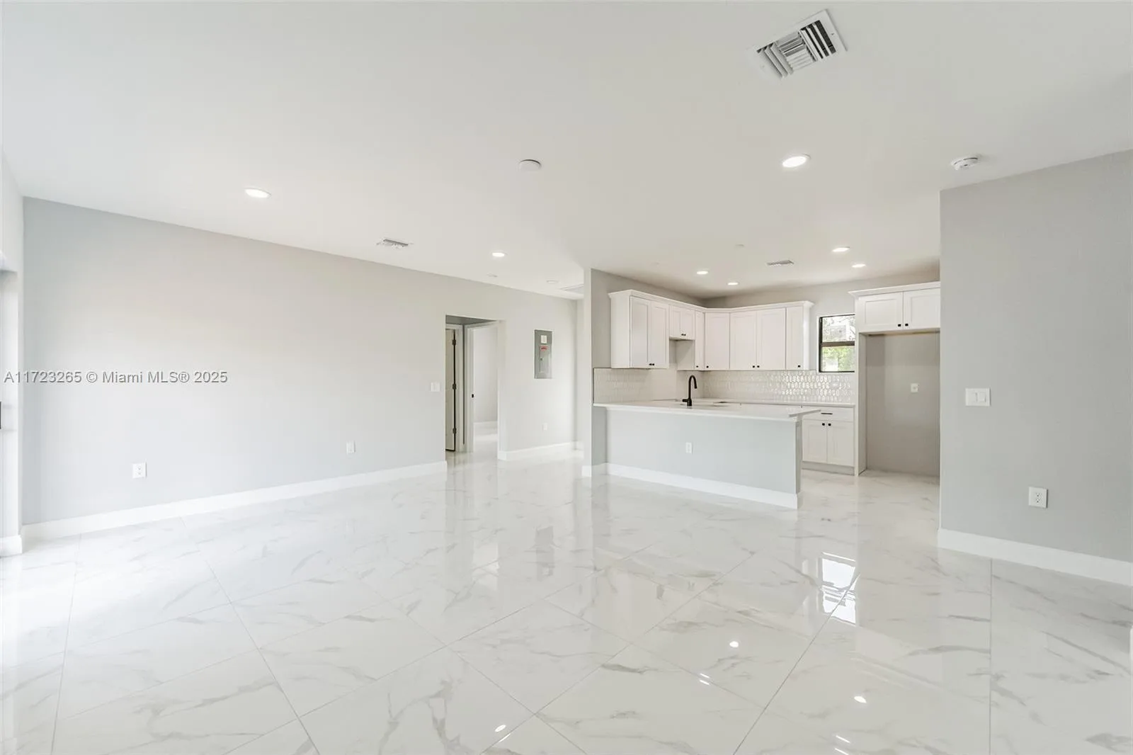 430 S NORWOOD Ave, Lehigh Acres, FL 33978 photo 3