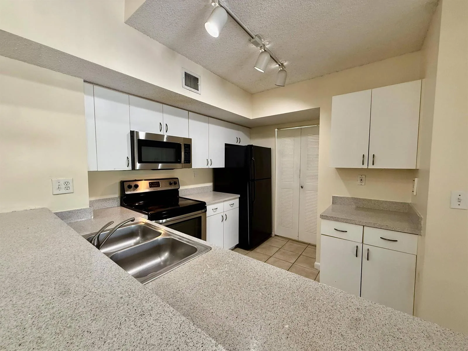 3840 Lyons Road # 305, Coconut Creek, FL 33073