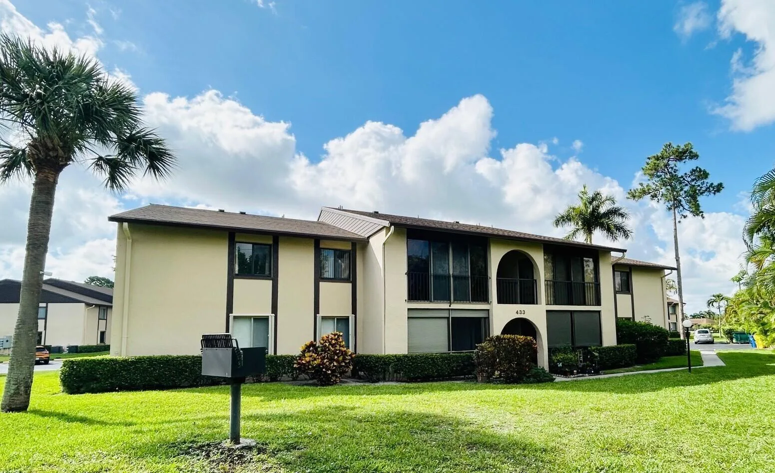 433 Pine Glen Lane # C2, FL 33463