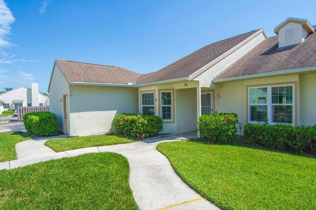 1828 AYNSLEY Way # 1, Vero Beach, FL 32966