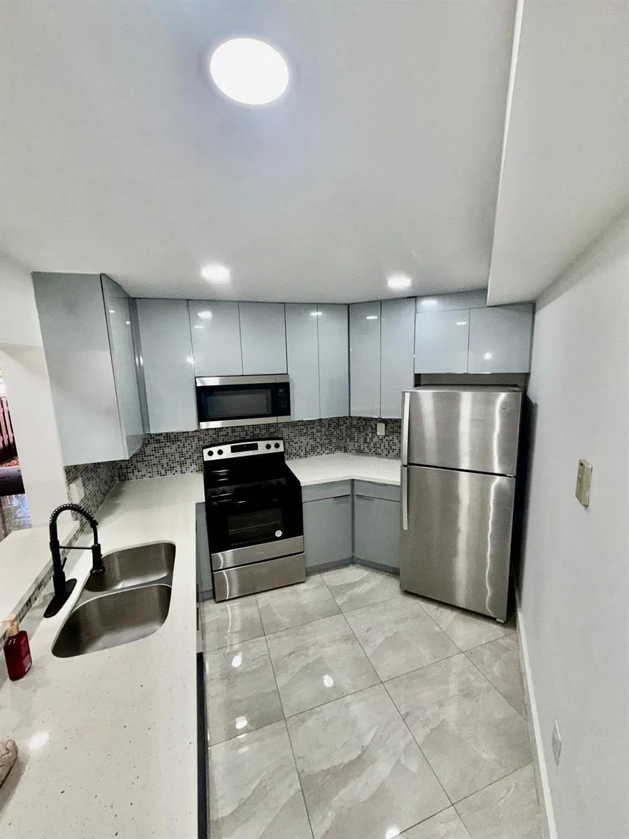 9405 Fontainebleau Boulevard # 109, Miami, FL 33172