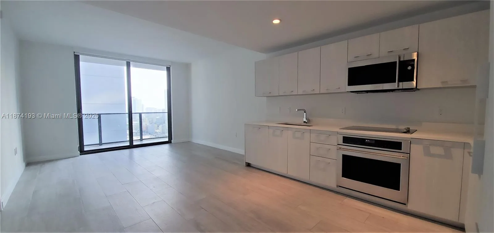 55 SW 9th St # 3610, Miami, FL 33130 photo 2