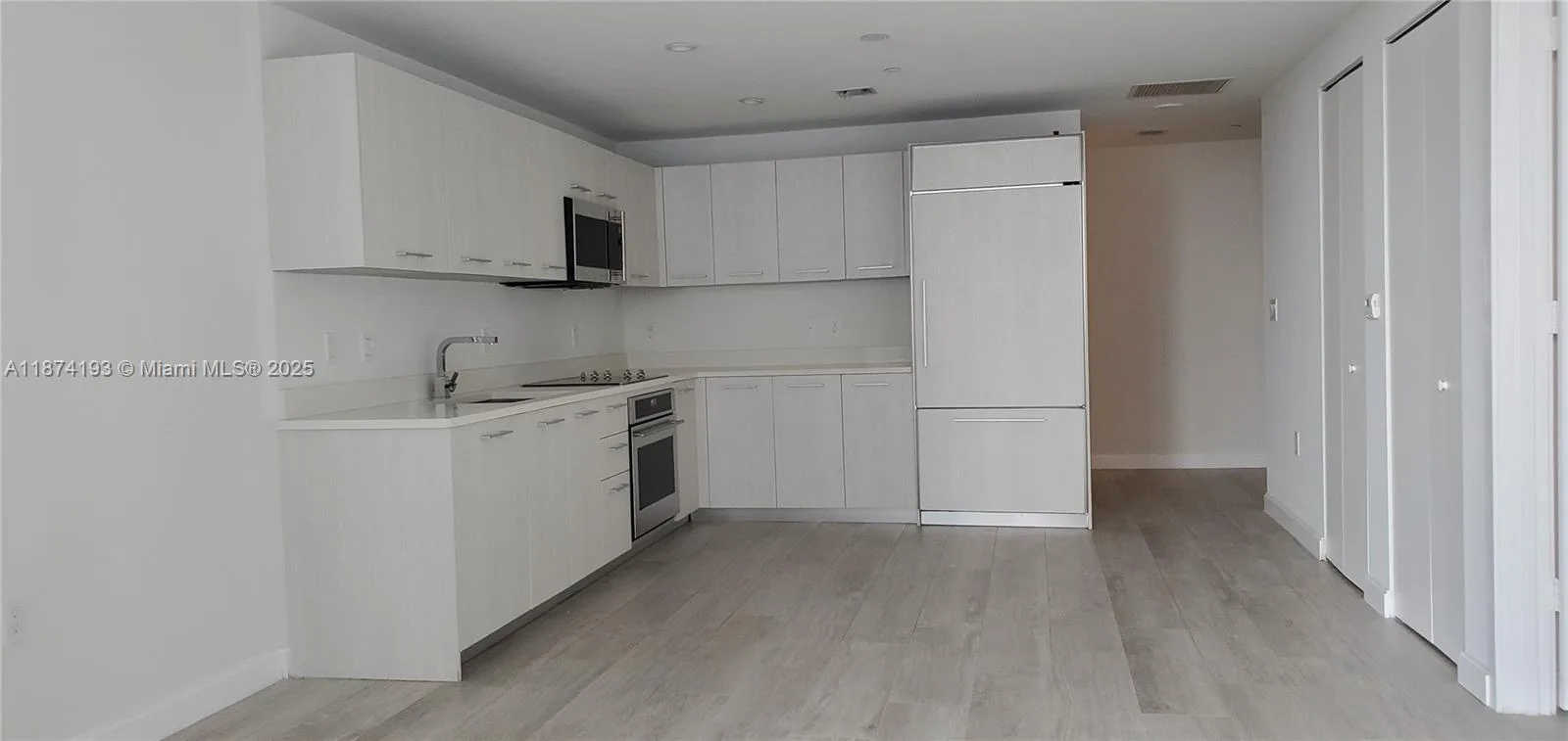 55 SW 9th St # 3610, Miami, FL 33130 photo 3