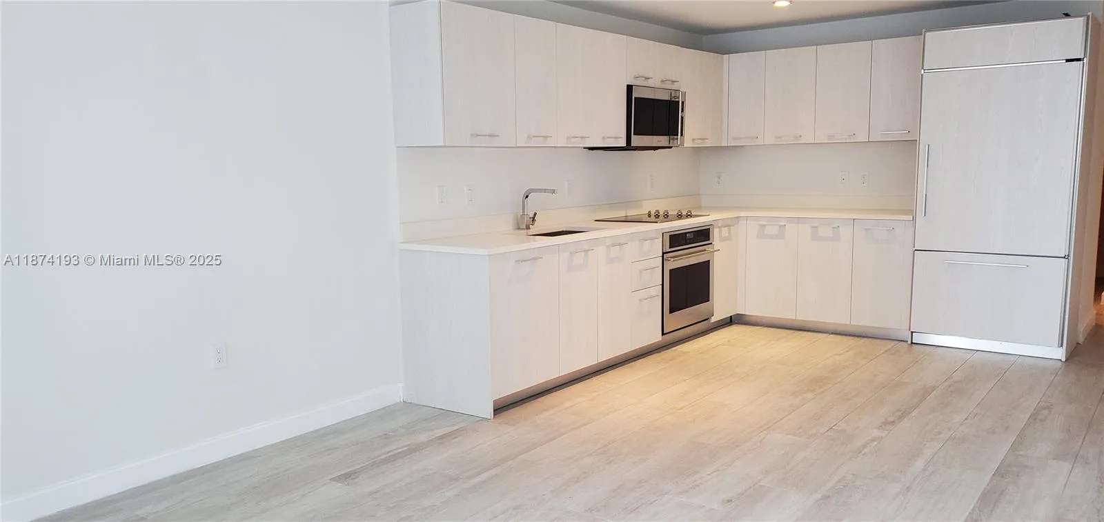 55 SW 9th St # 3610, Miami, FL 33130 photo 5