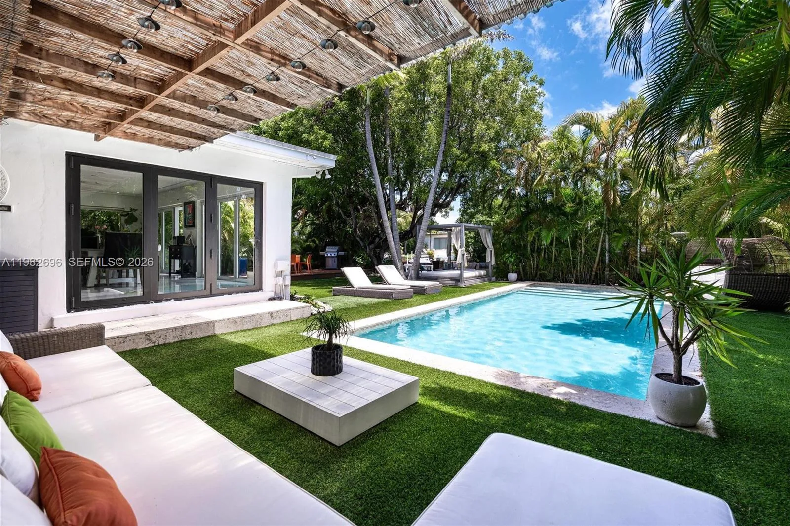 1865 Daytonia Rd, Miami Beach, FL 33141