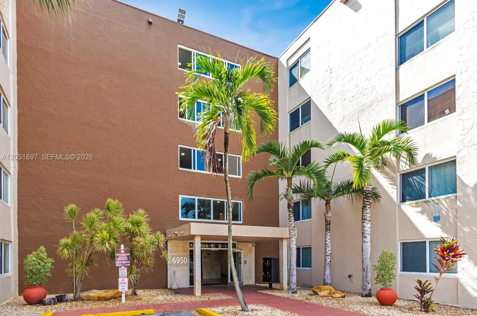 6950 Miami Gardens Dr # 2-501, Hialeah, FL 33015