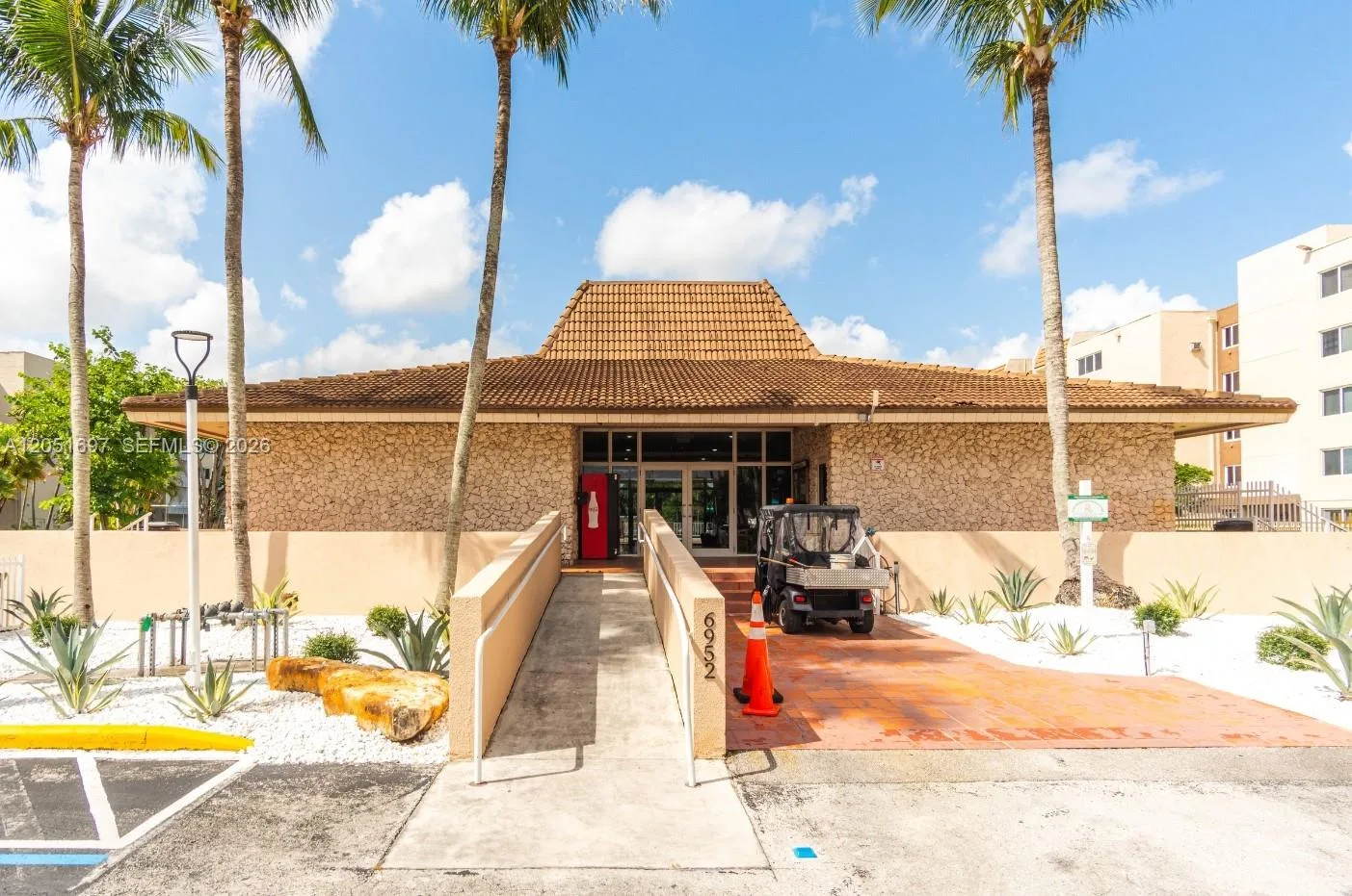 6950 Miami Gardens Dr # 2-501, Hialeah, FL 33015 photo 10