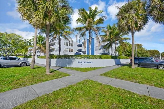 2175 NE 170th St # 206, North Miami Beach, FL 33162