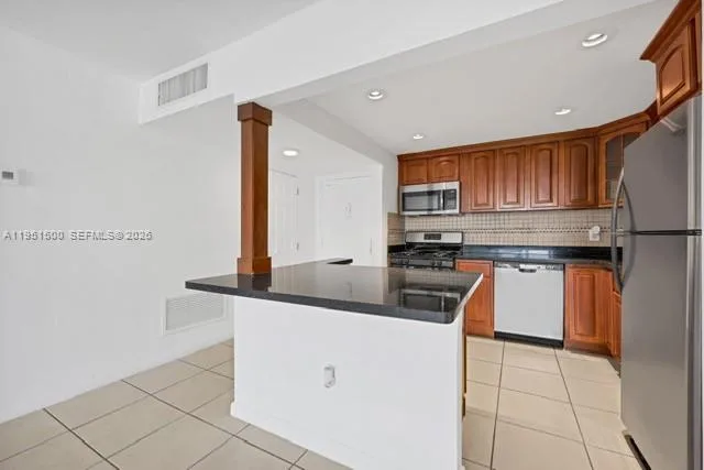 2175 NE 170th St # 206, North Miami Beach, FL 33162 photo 3