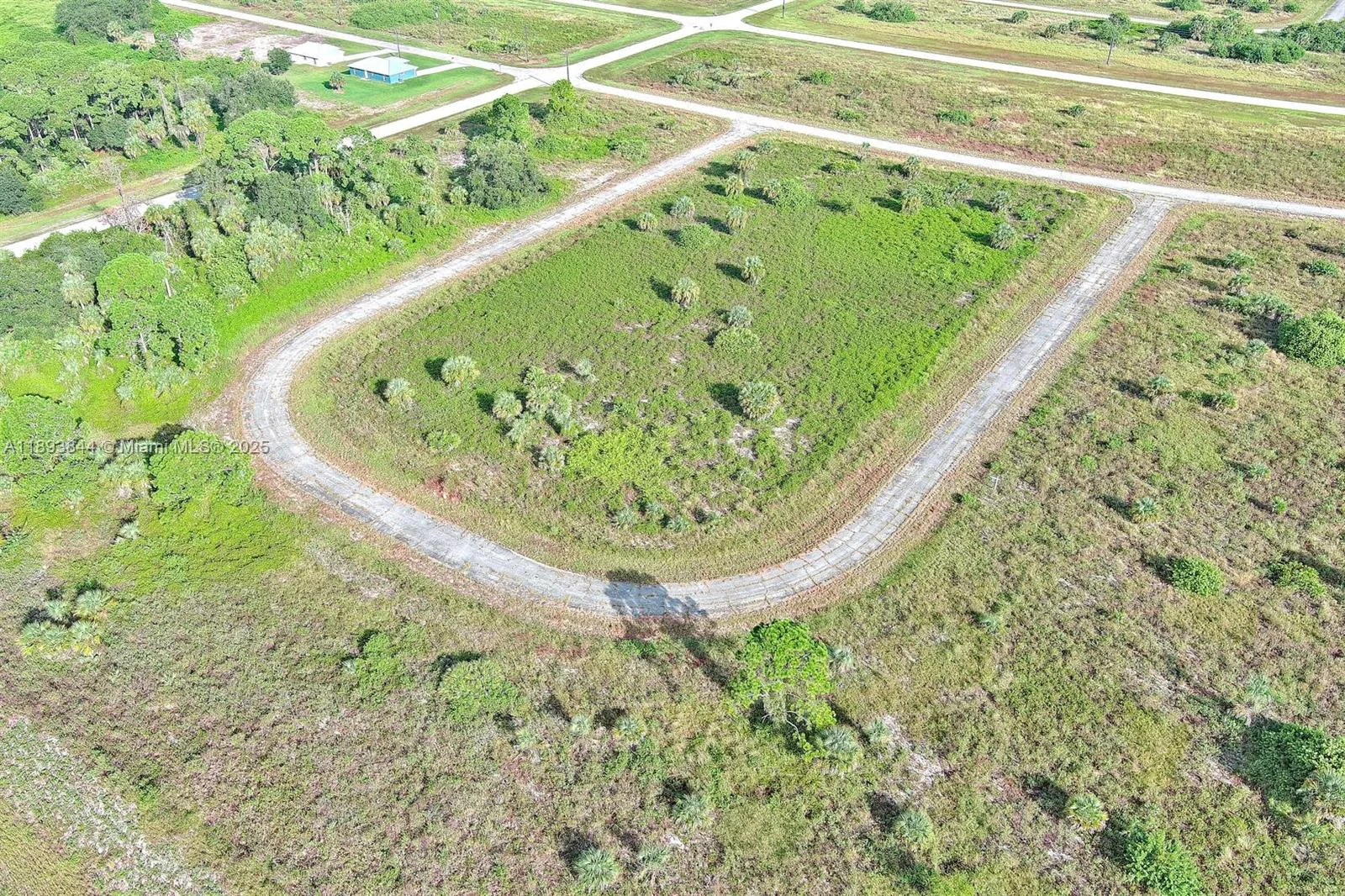 121 ARDMORE CIR, Other City - In The State Of Florida, FL 33935