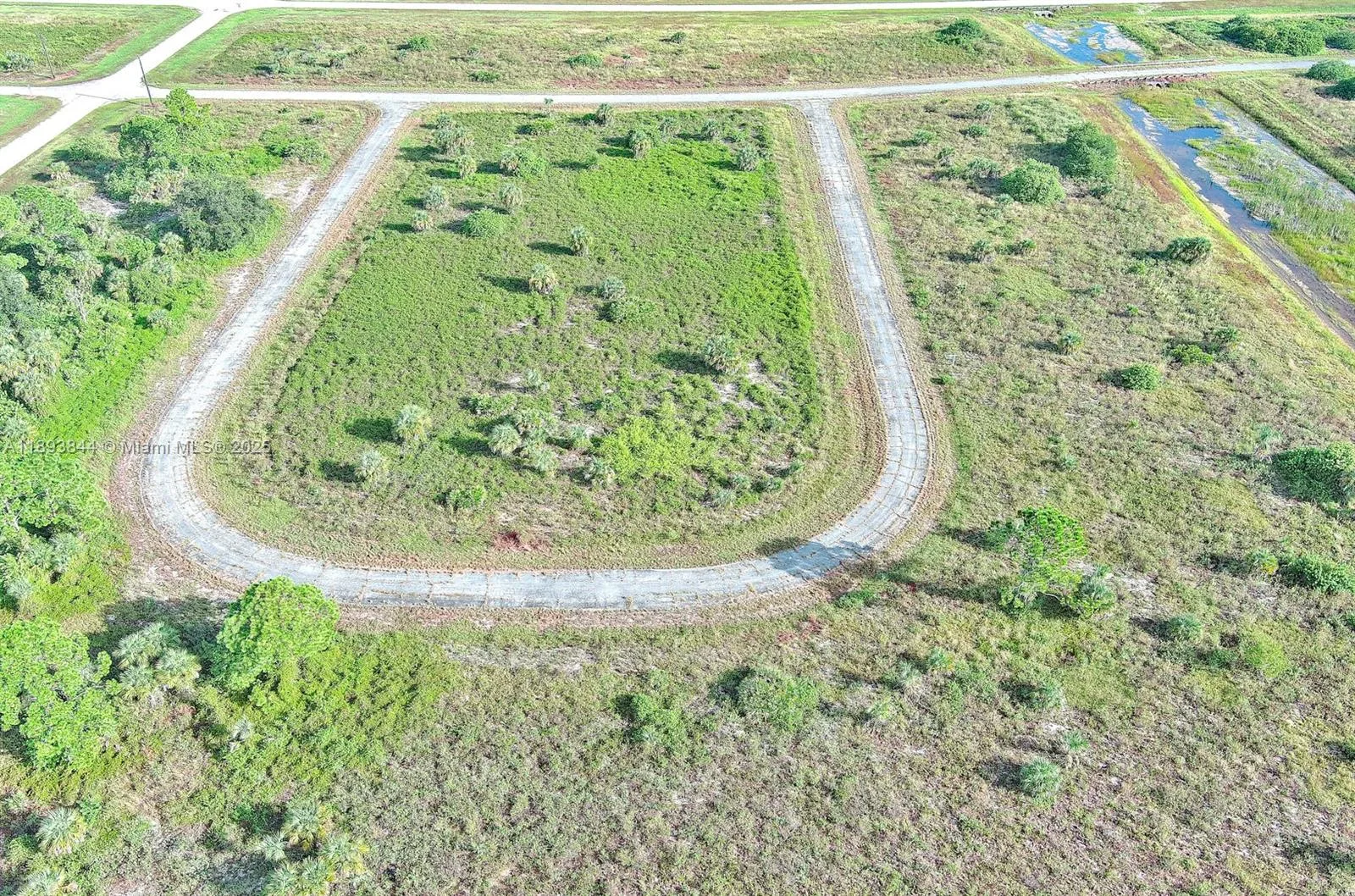 121 ARDMORE CIR, Other City - In The State Of Florida, FL 33935 photo 11