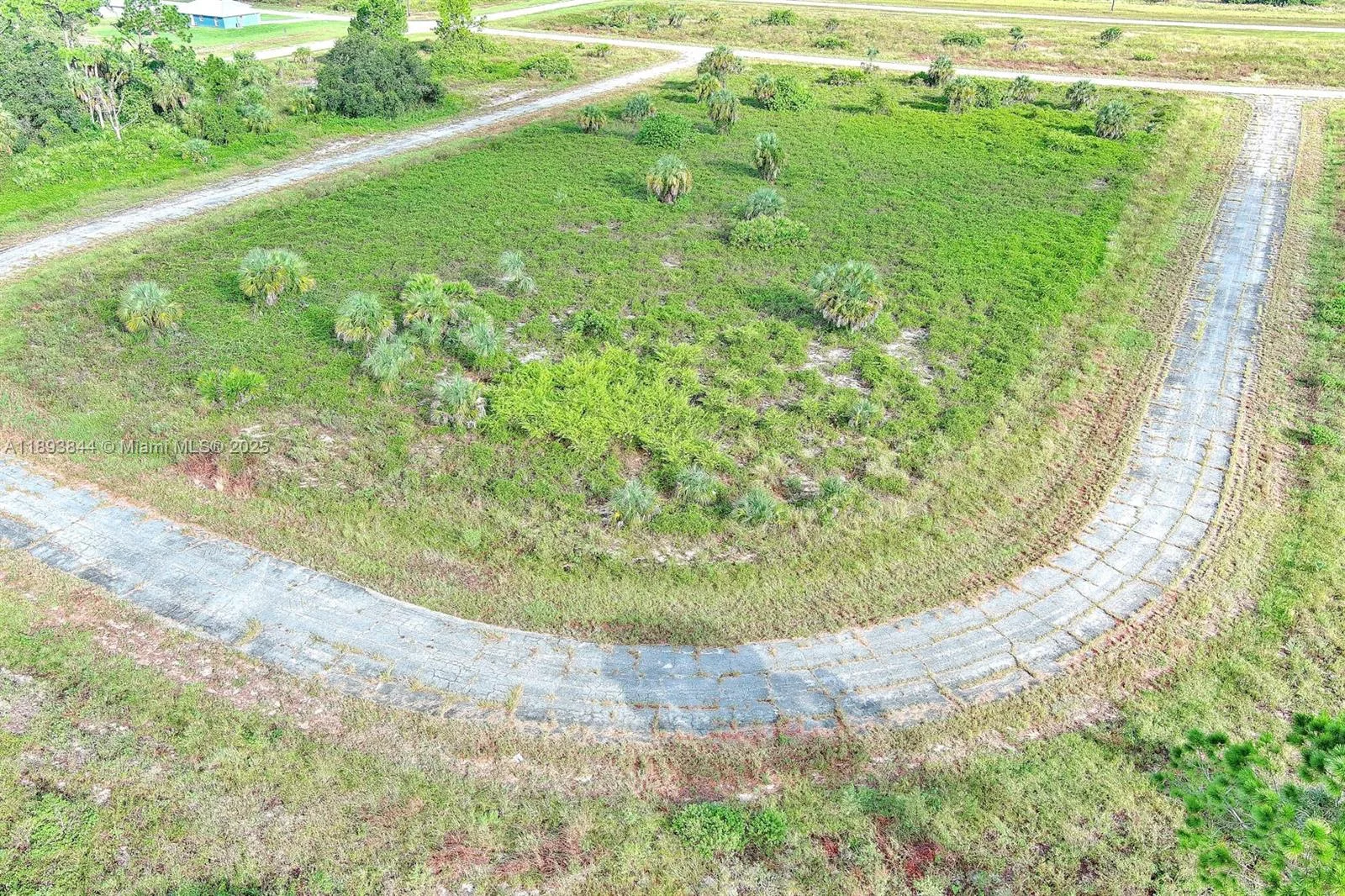 121 ARDMORE CIR, Other City - In The State Of Florida, FL 33935 photo 9