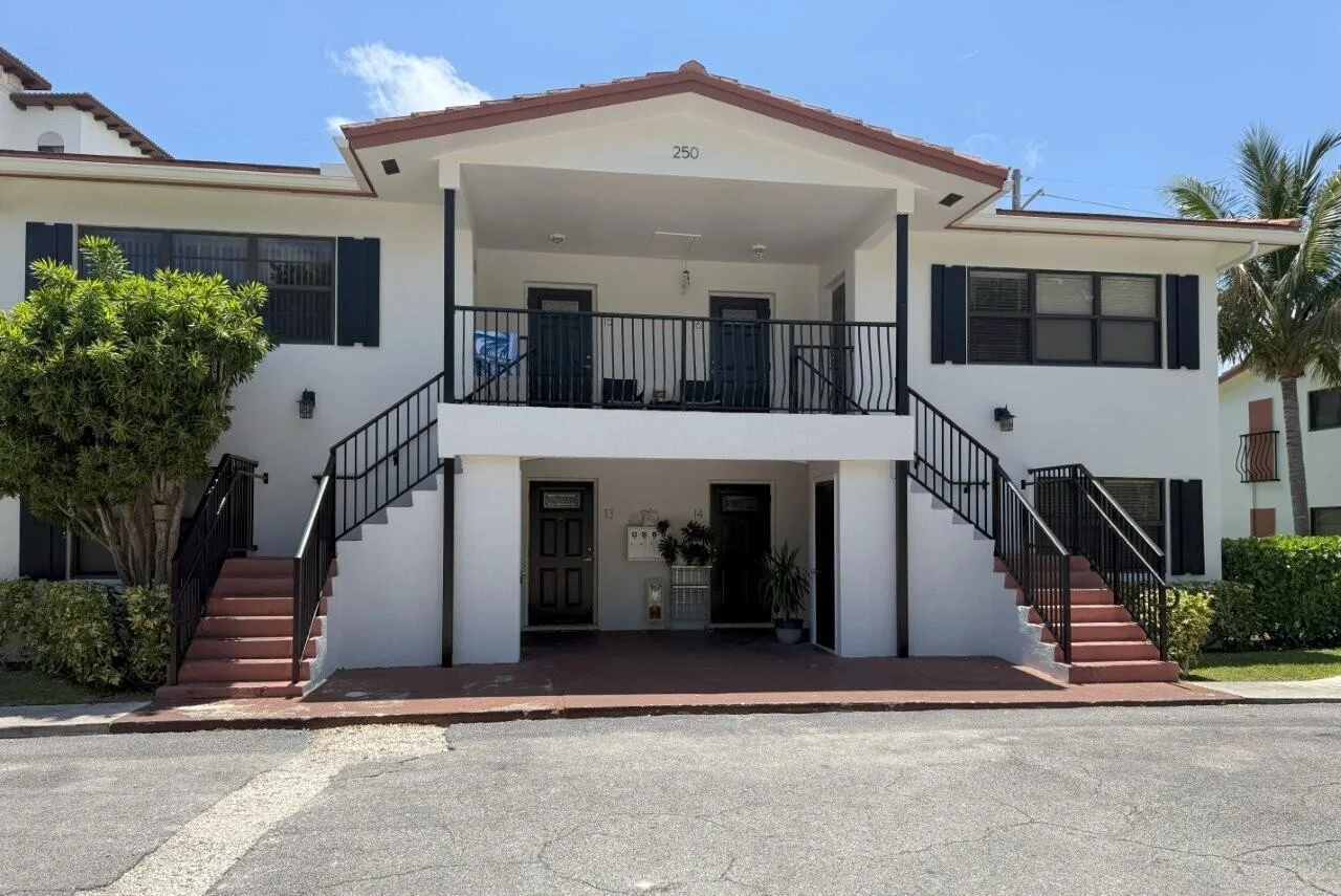 250 SW 7TH Street # 13, Boca Raton, FL 33432