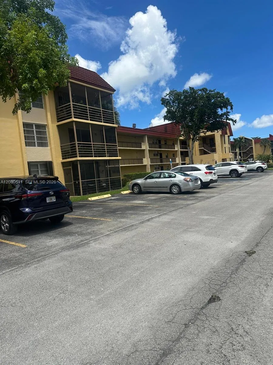 3285 Foxcroft Rd # E204, Miramar, FL 33025