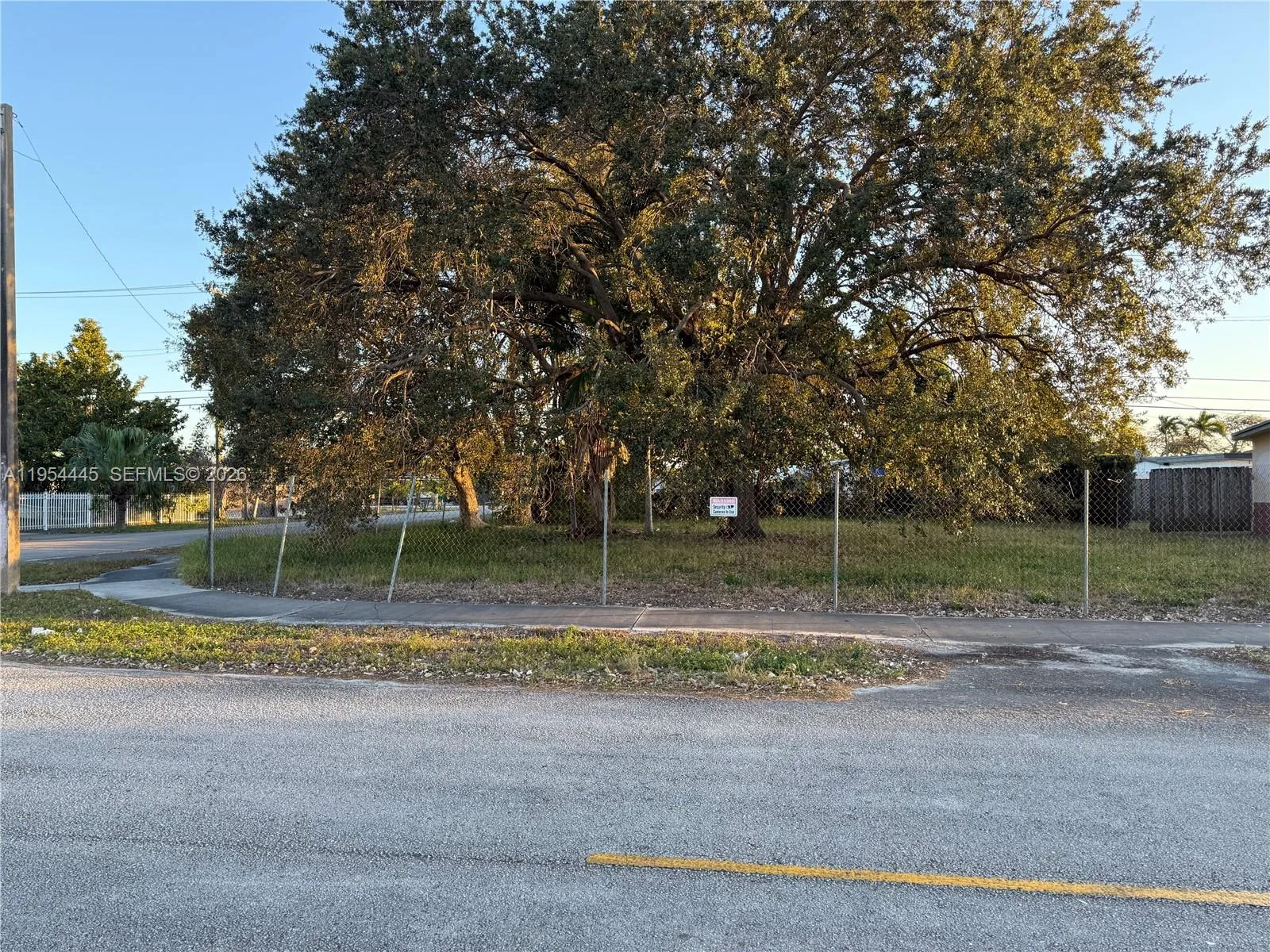 11450 SW 40th St, Miami, FL 33165 photo 2